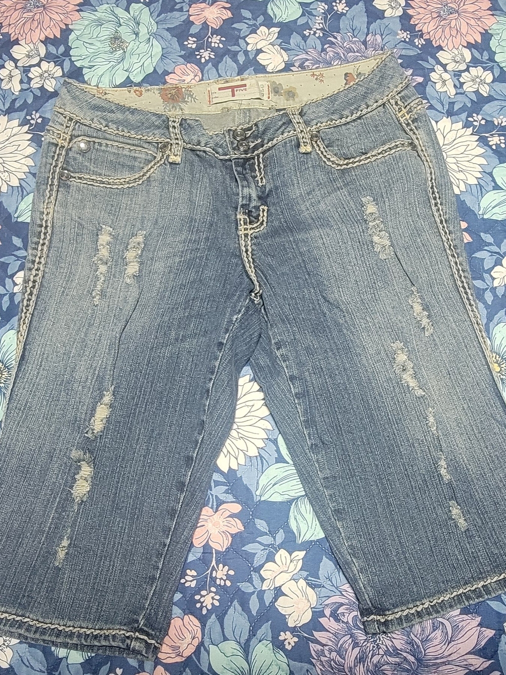 Y2K Distressed Denim Bermuda Shorts Jorts Capris T Five Low Rise Medium Wash